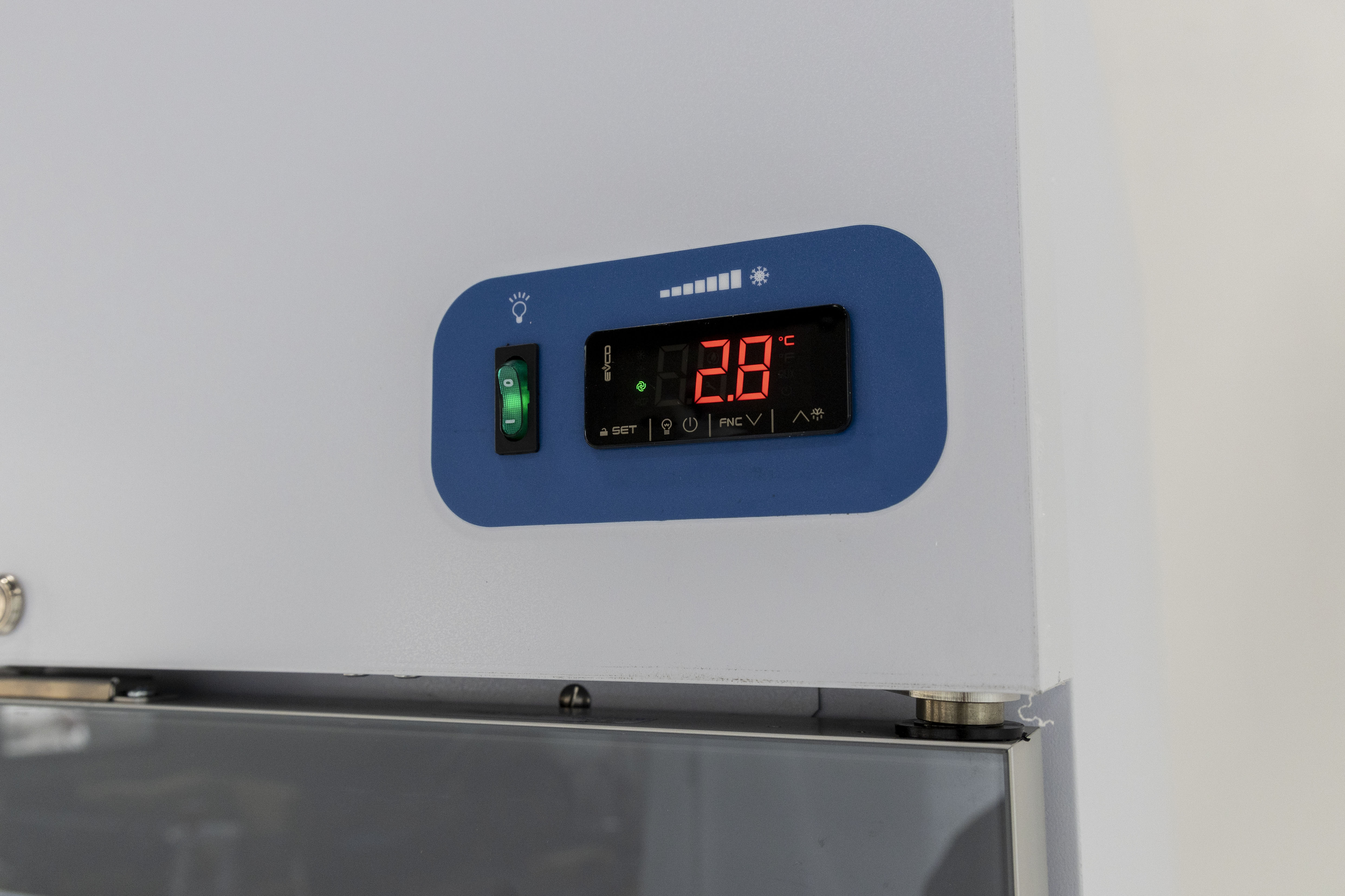 72 Cu. Ft. Glass Door High Perfromance Refrigerator